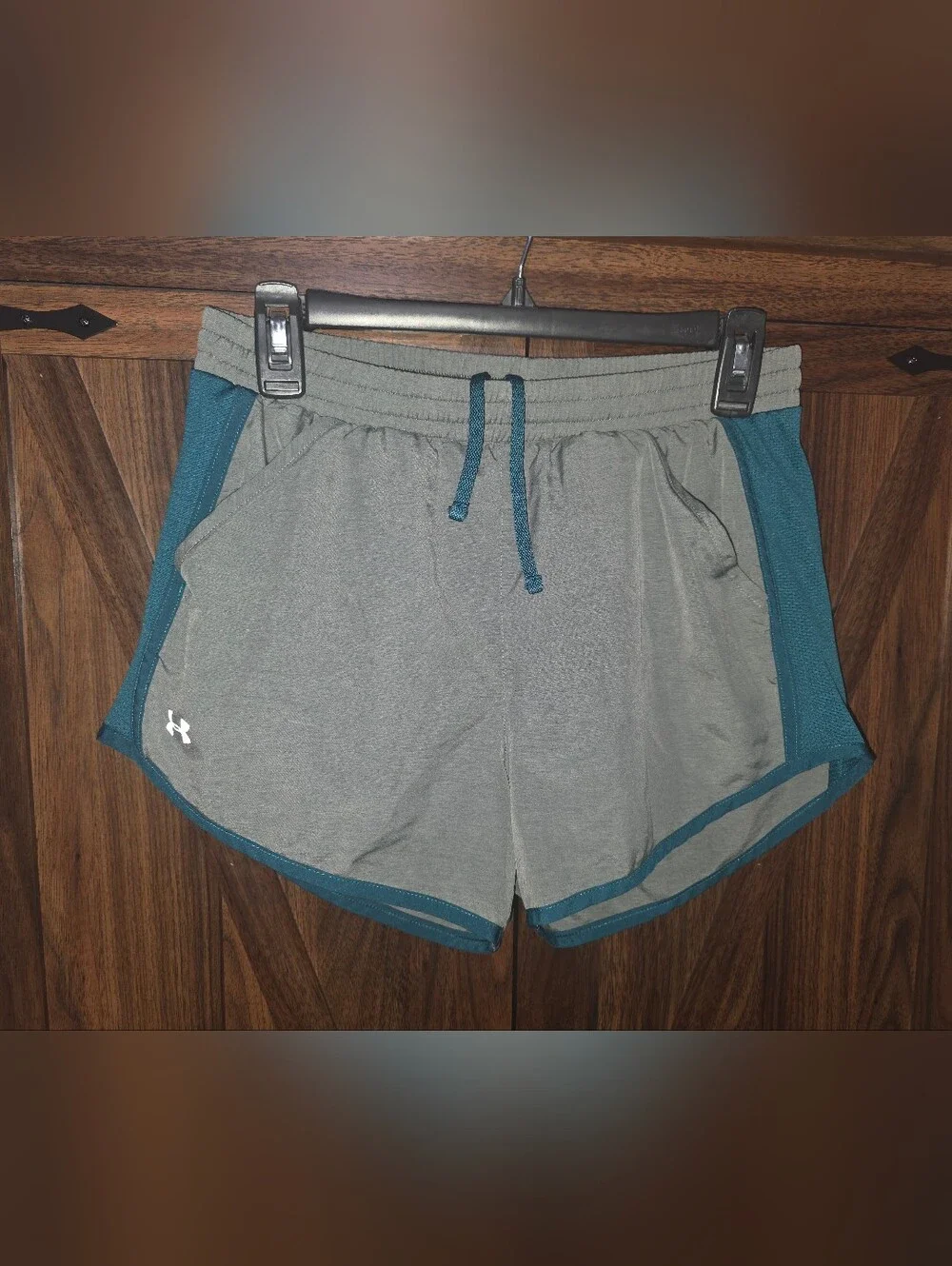 Women's Athletic UNDER ARMOUR Shorts ~~ Size Small